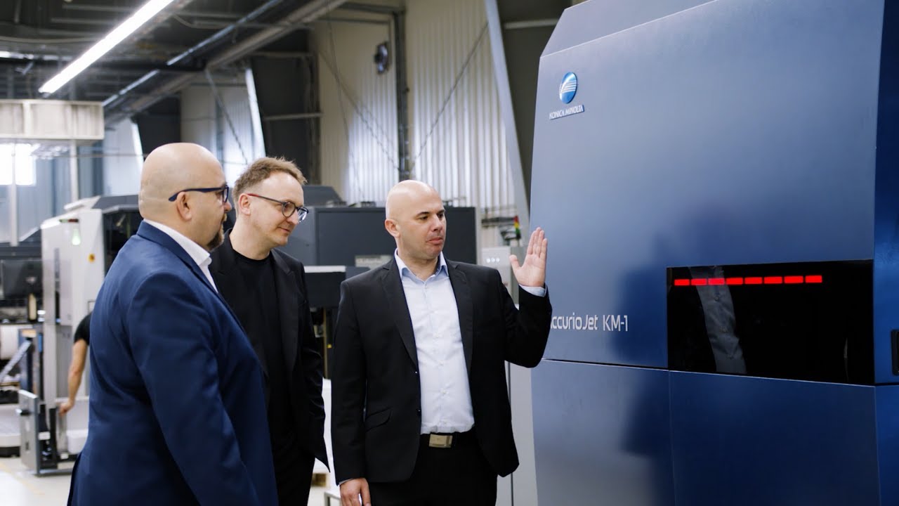 AccurioJet KM-1 w drukarni Colours Factory