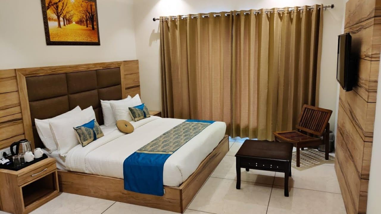 Hotel Exotic Near Golden Temple | Amritsar, India | Hotel Review 🌟