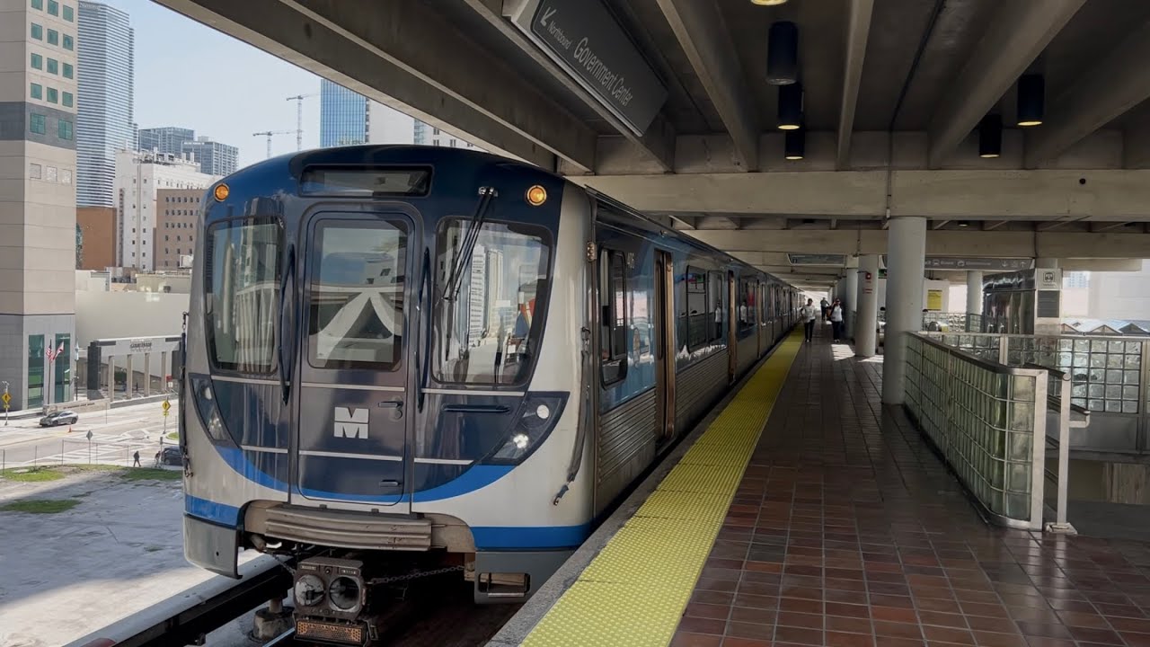 Miami Metrorail Green Line Arrival and Departure, Government Center, 2017-18 Hitachi