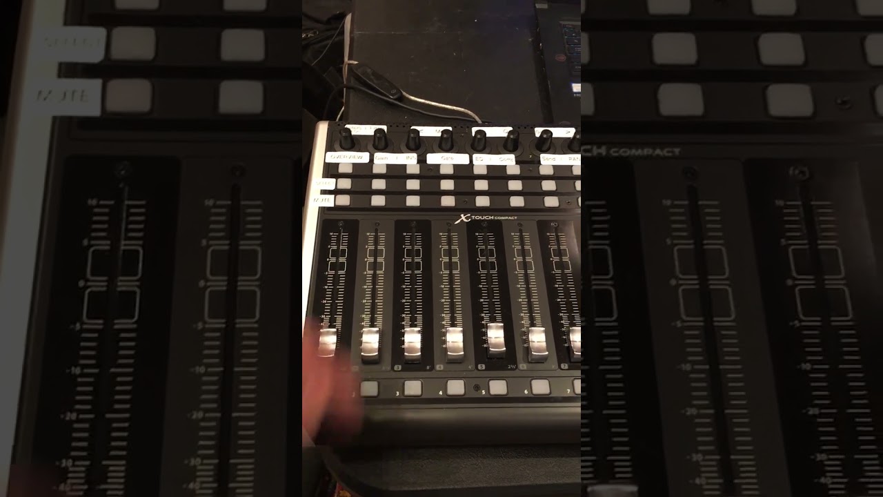 Подключите X-TOUCH COMPACT к X32 через MIDI.