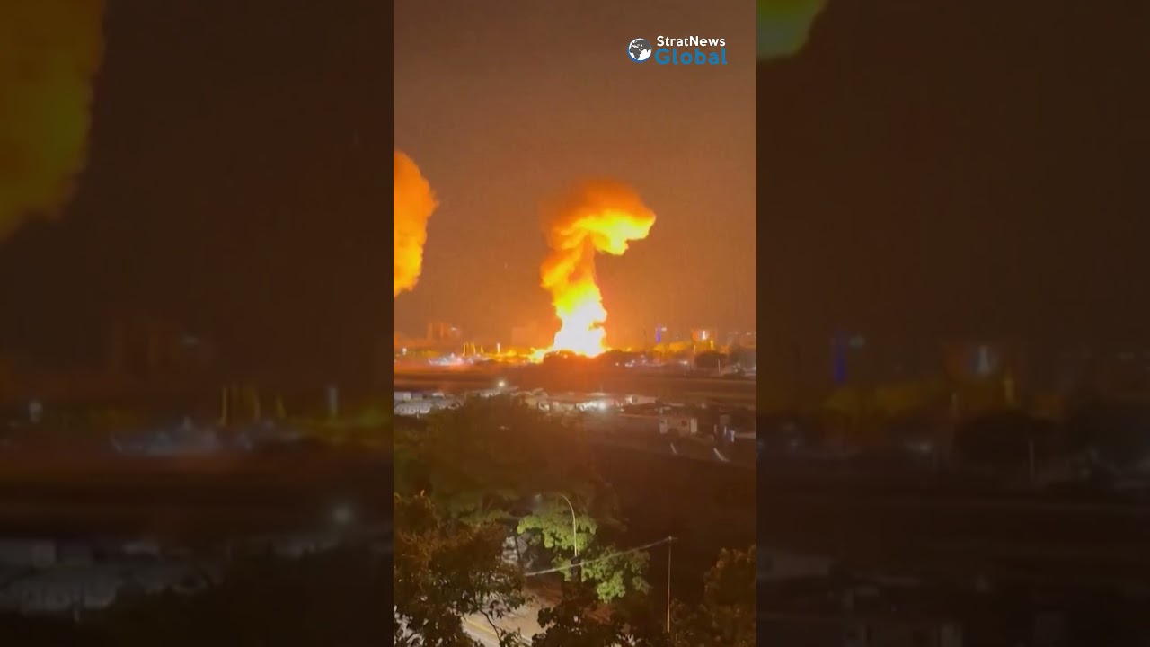 Helicopters fly over Venezuelan capital as explosions rock city | #shorts #venezuela #usa