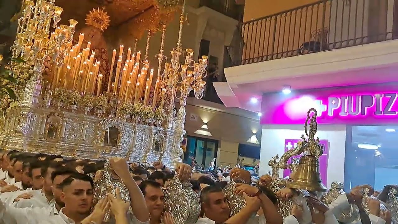 PETALADA CALLE  CASAPALMA SAL. EXT.  VIRGEN TRINIDAD 25° ANIVERSARIO CORONACIÓN MÁLAGSA 25 OCT 25 