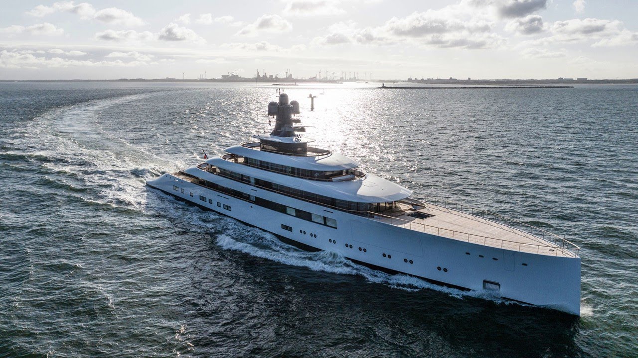 Howard Schultz's 100m/ 328ft Project 824 having sea trials