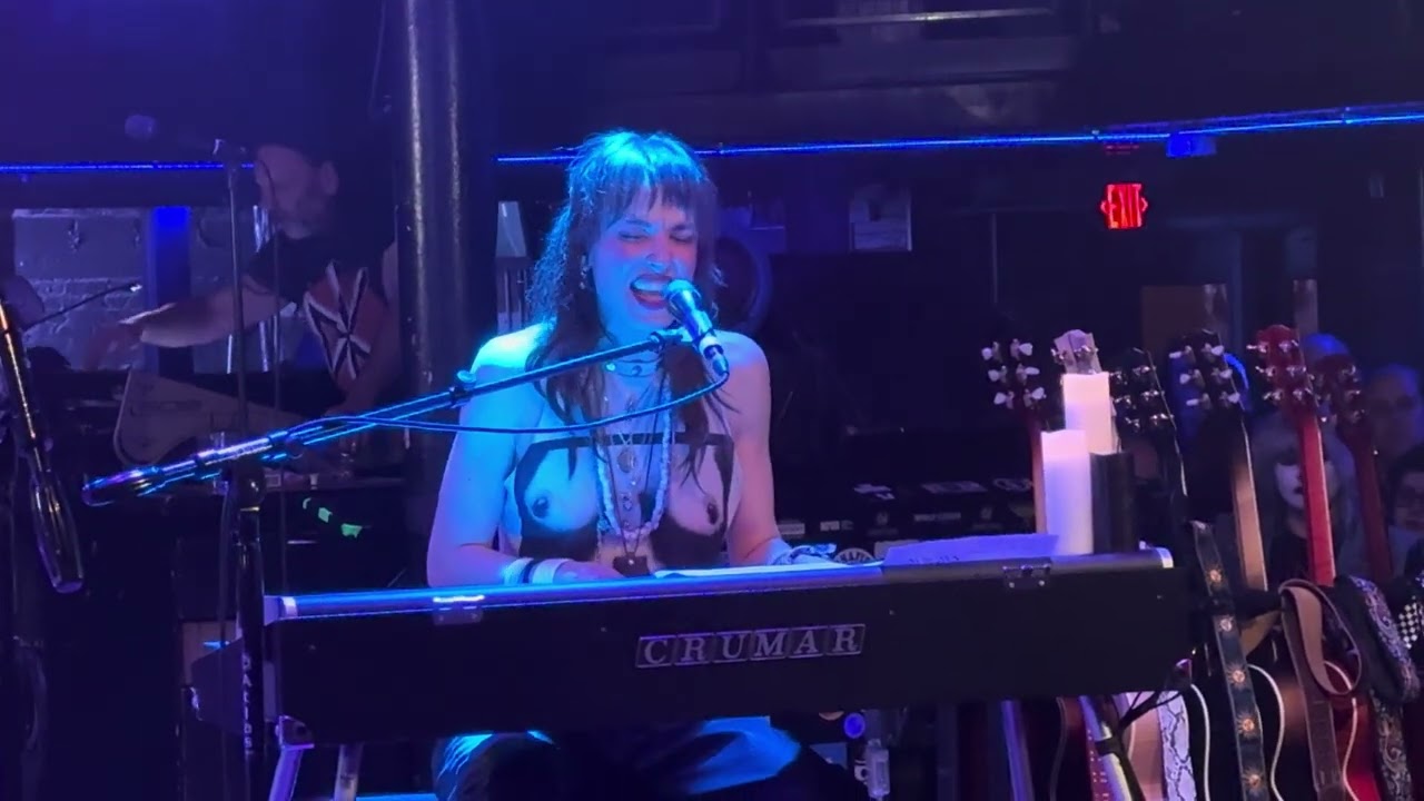 Lzzy Hale - Dear Daughter!