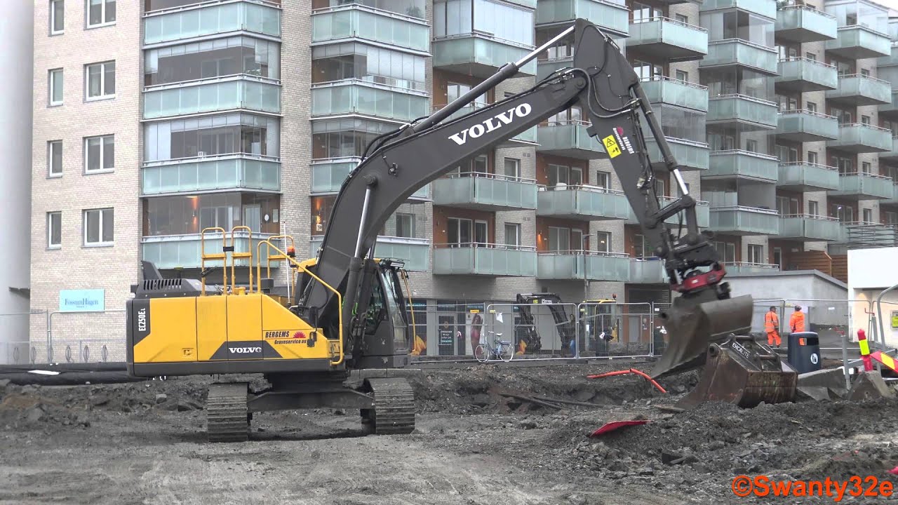 4K| Volvo EC250E Excavator Digging & Piling