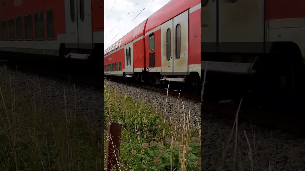 🚆 E-Lok Typ BR 146 114-4 f&auml;hrt mit Dostos als RE 70 durch Flintbek 'An der Bahn' in Richtung Hamburg