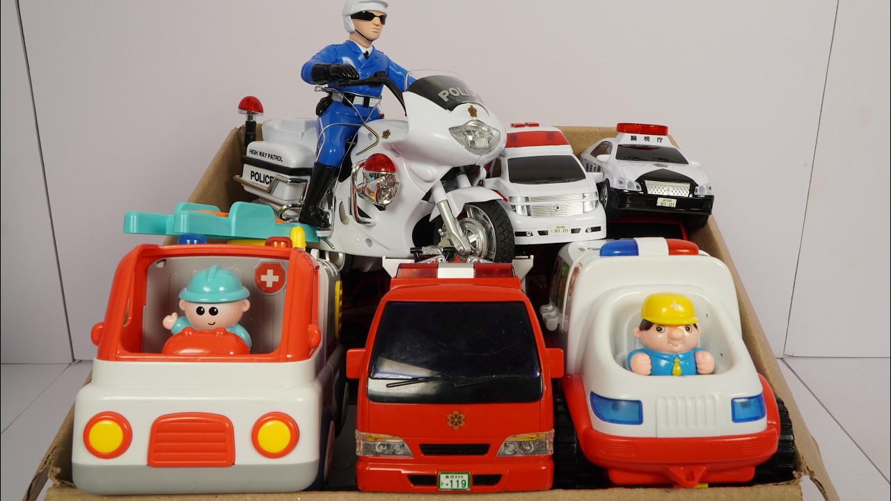 たくさん走る！おもしろおもちゃと救急車のミニカーで坂道走行！Lots of running! Fun toys and mini ambulance cars race down the slope!