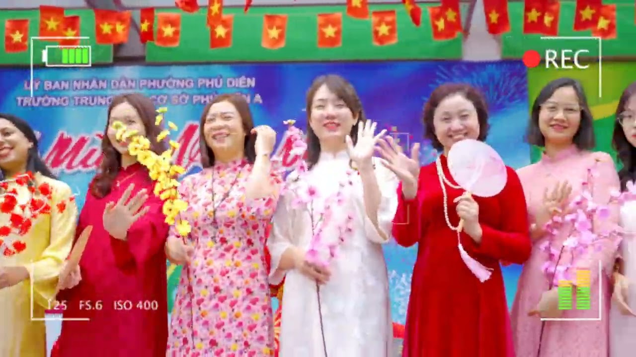 Người nước ngoài hào hứng không khí Tết: “Tết Đong Đầy” – Dance & Singing