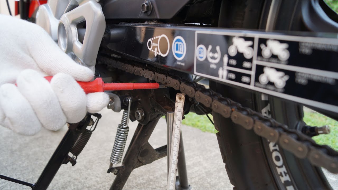 Honda CBF125 - Chain Adjustment