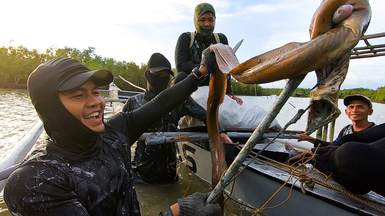 EP157-Part1 - Malabanos Eel Catch and Cook | Occ. Mindoro