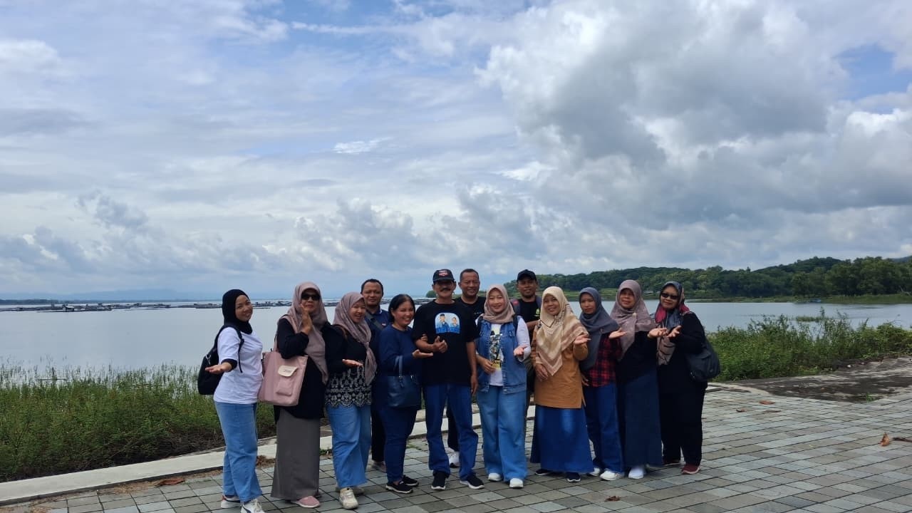 Dolan bareng keluarga SDN 3 Sampung_purna tugas Ibu Puji Mariani,S.Pd.