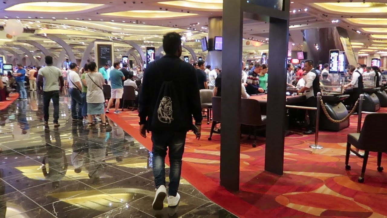 Night at The Biggest Casino ||Free Entry for Tourist|| SINGAPORE||