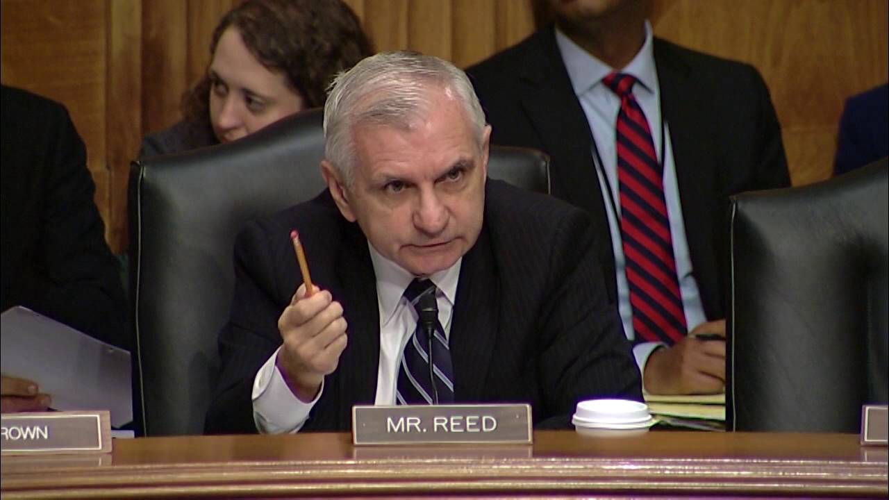 Sen. Reed Questions Wells Fargo CEO John Stumpf in Banking Committee Hearing