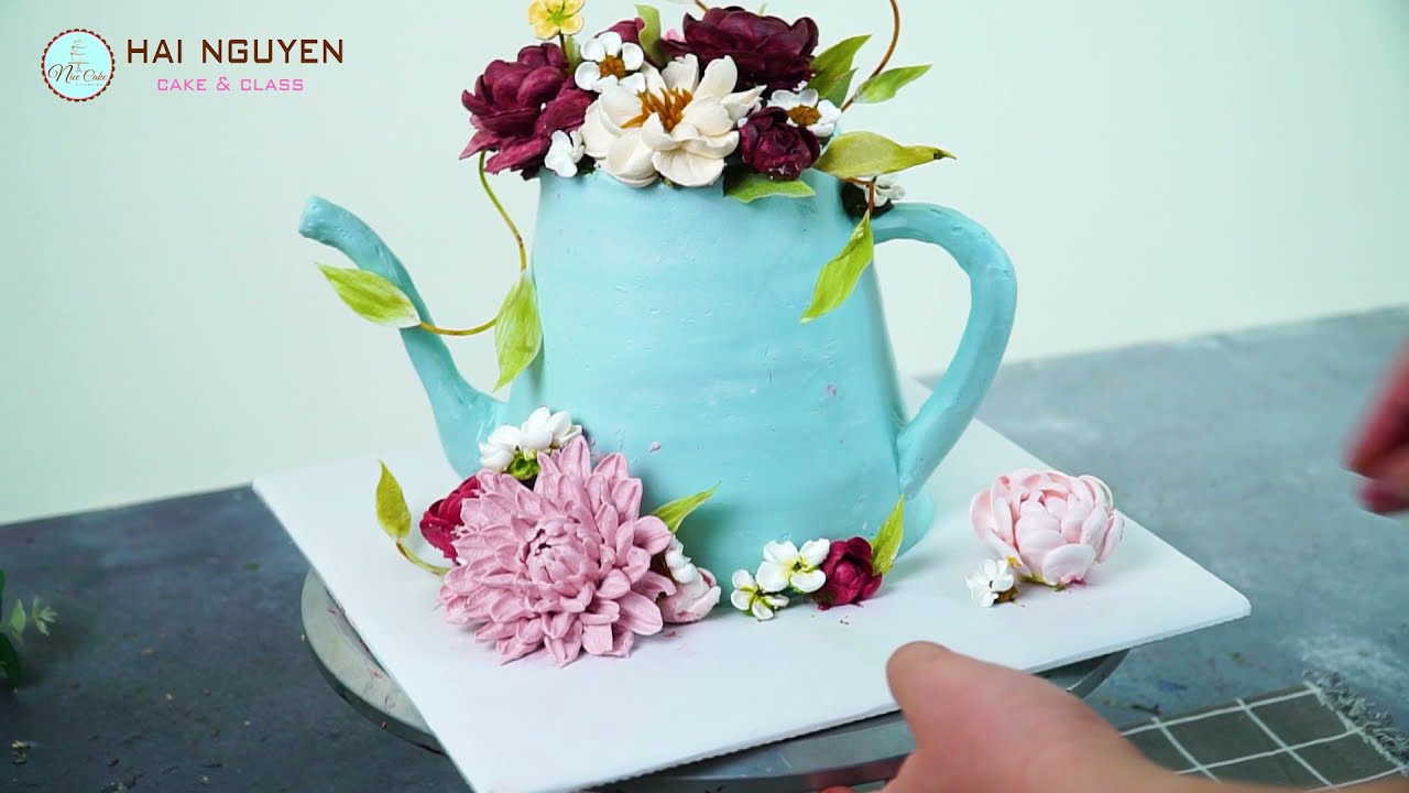Cách Làm Một Chiếc Bánh Tạo Hình Ấm Trà Trang Trí Hoa Kem Xinh Xắn