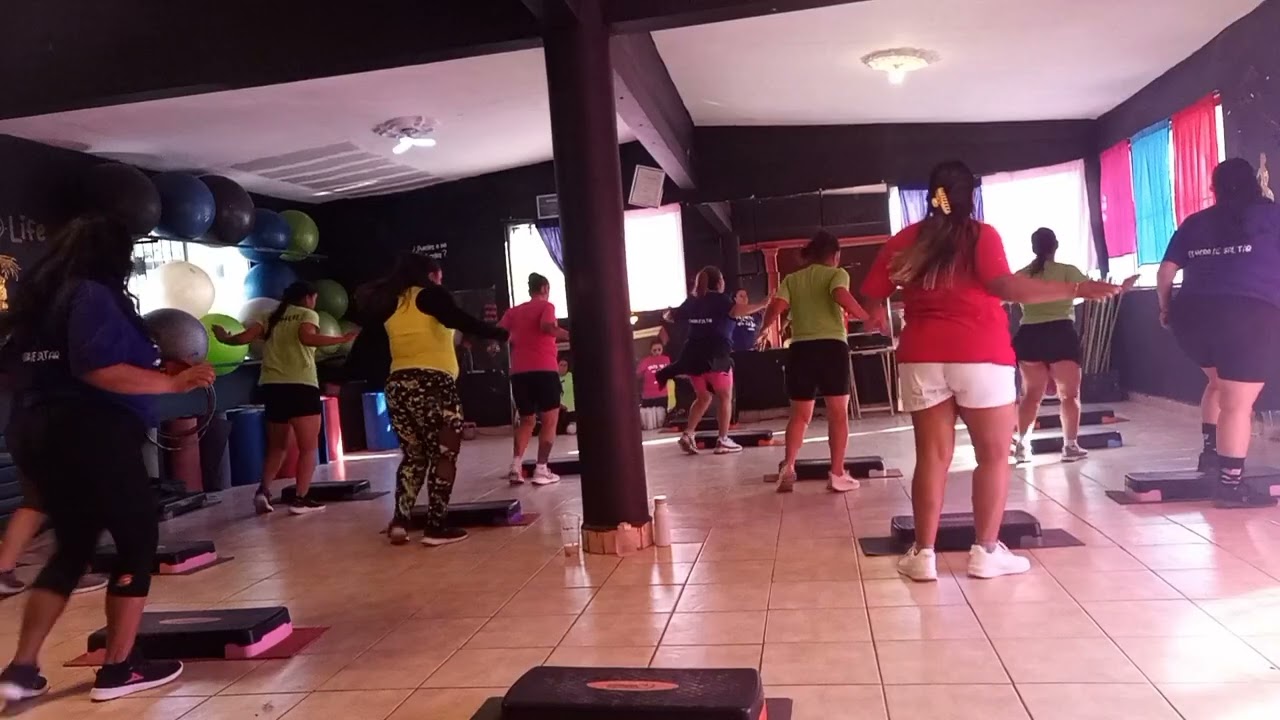 Un día. En. Latín life clase de step 🤩