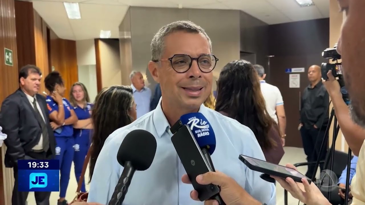 Senador Alessandro Vieira esquentou o tom contra o parceiro de chapa governista - JE