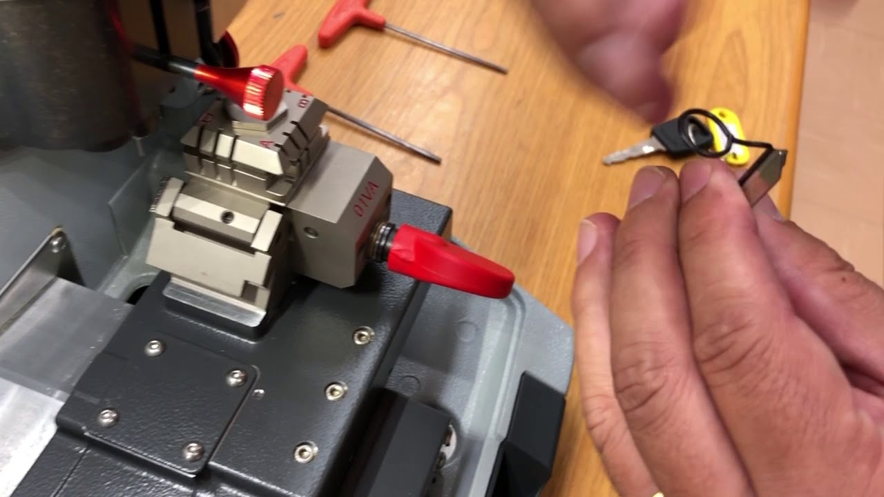 Futura Auto - Vídeo 17 - Decodificação e Corte Chave VW Standard