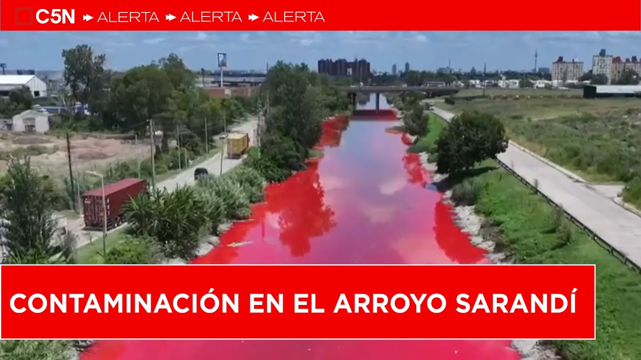CONTAMINACIÓN en el ARROYO SARANDÍ: la sorpresa de los vecinos por el AGUA teñida de ROJO