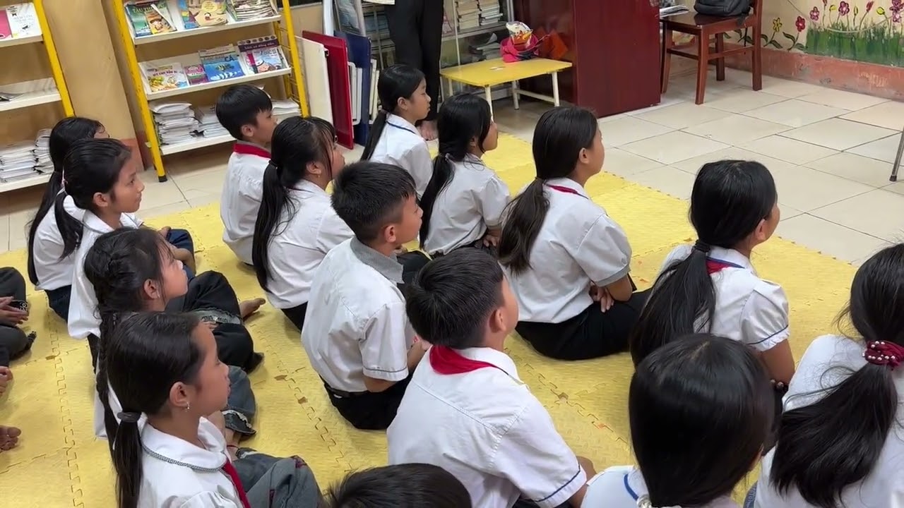 Tiết Đọc Thư viện lớp 5A2: Gà trống muốn ngủ nướng