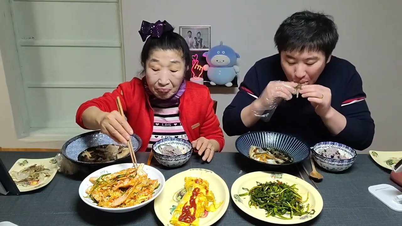 먹방MUKBANG 밥도둑 간장게장,겉절이,계란말이,부추무침,일본과자 Soy Sauce Marinated Crab / Rolled Omelet (EATING SHOW)