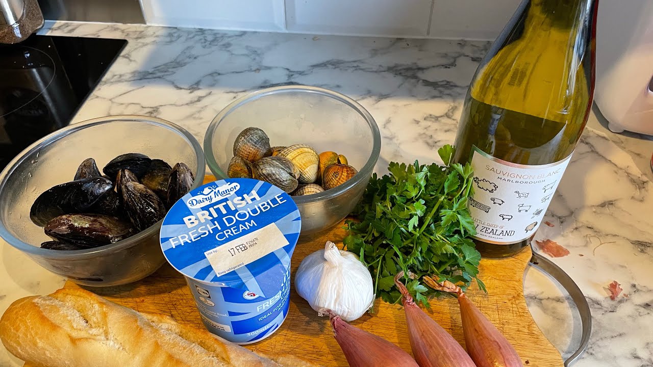 Cornwall Coastal foraging 🤩 | Catch and Cook mussels and cockles