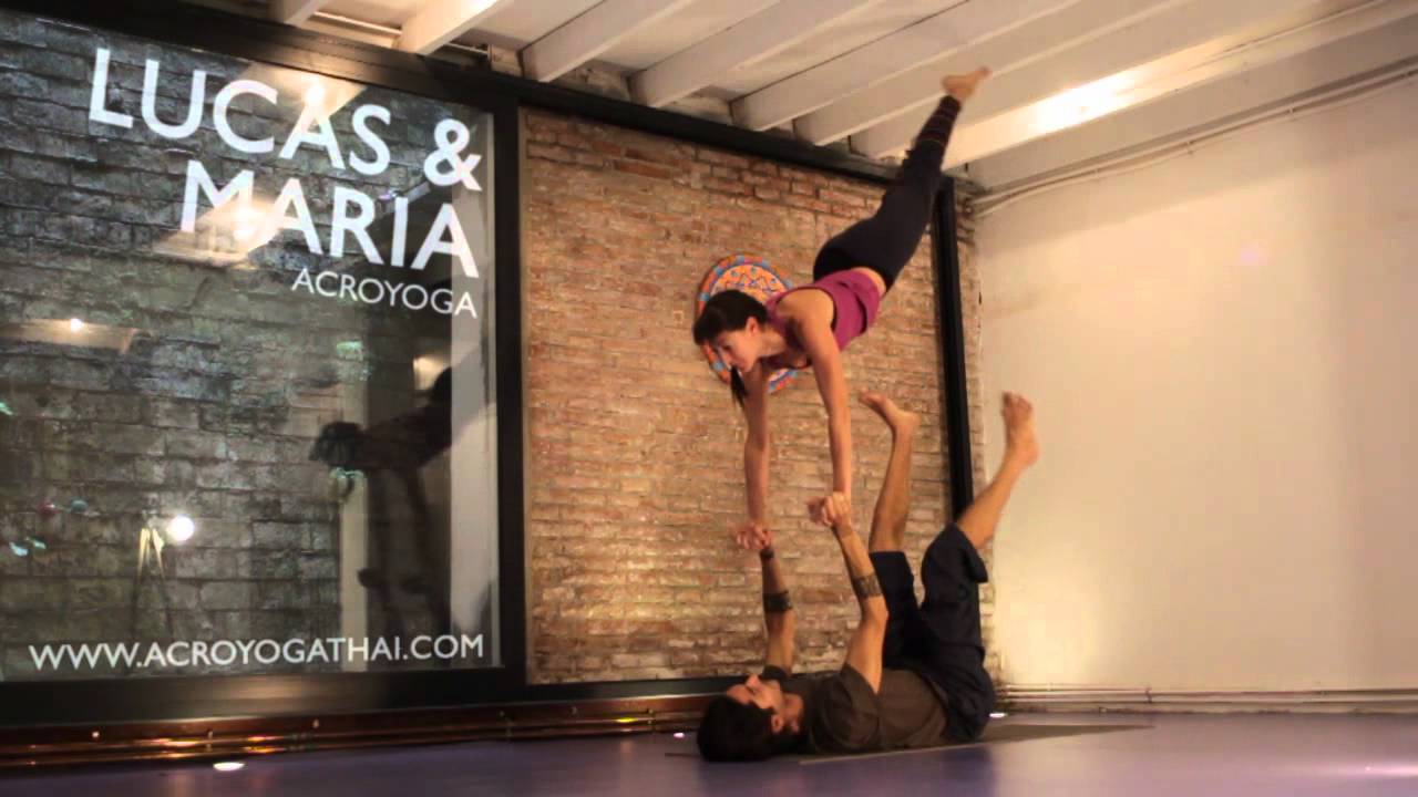 Acroyoga: Lucas & Maria (Barcelona) Video I. www.acroyogathai.com