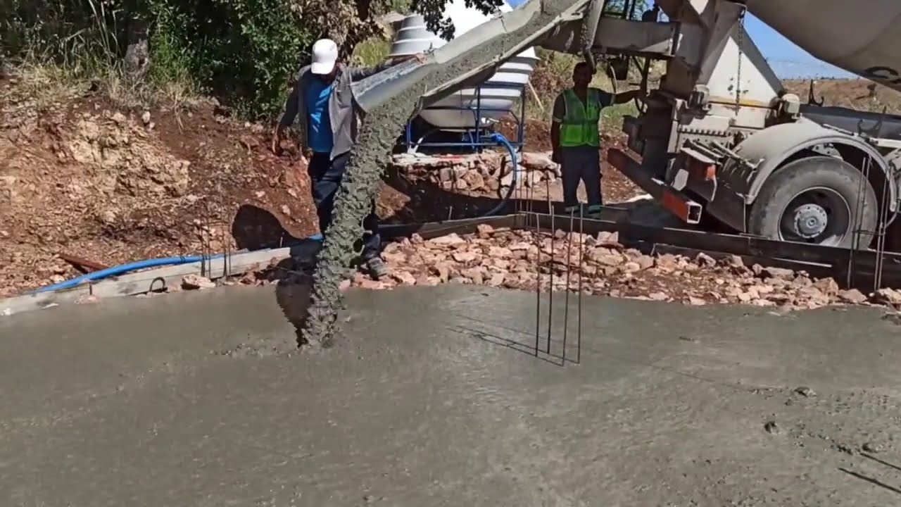Bağ evi için temel zemin beton yapımı