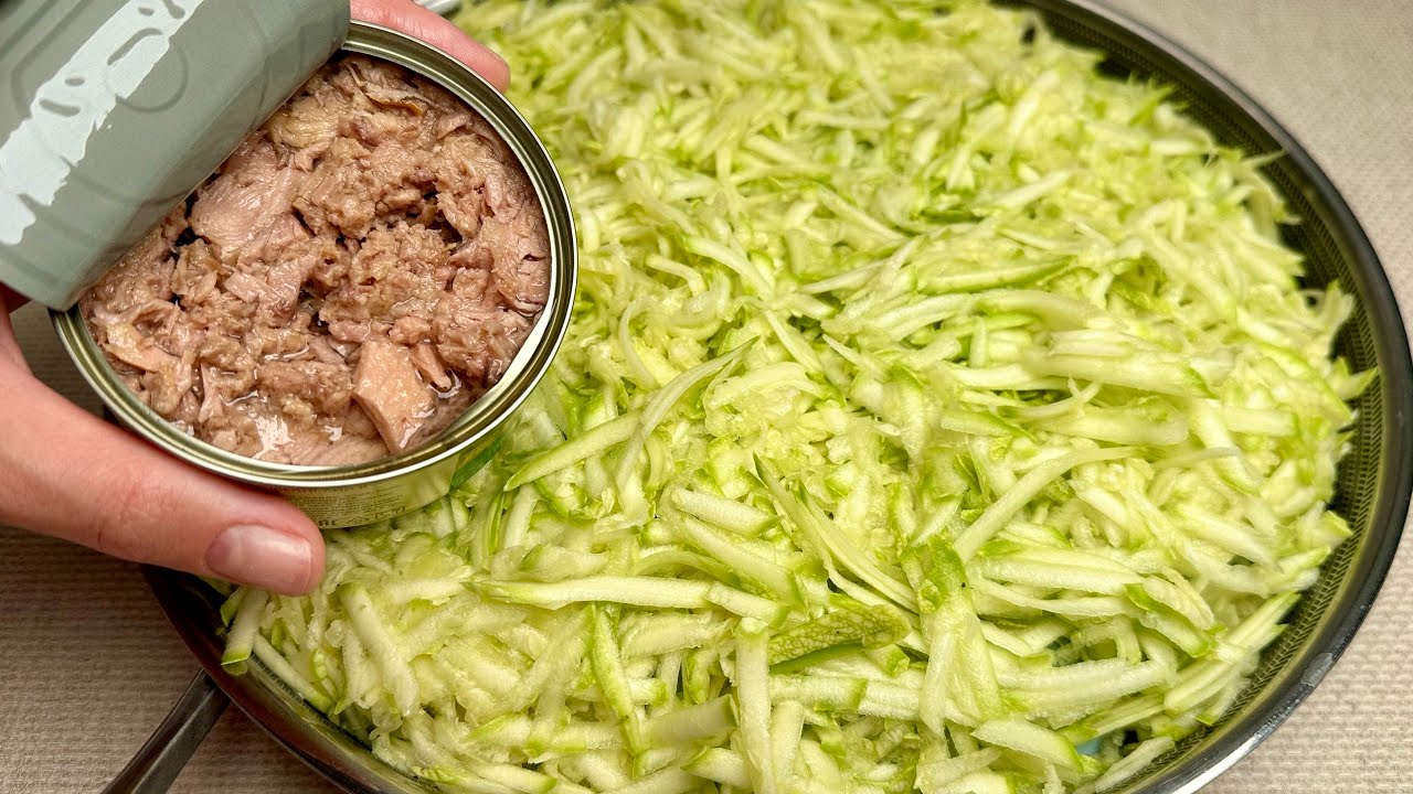 Если у вас дома есть кабачки и тунец. Он такой вкусный, что готовлю его почти каждый день!