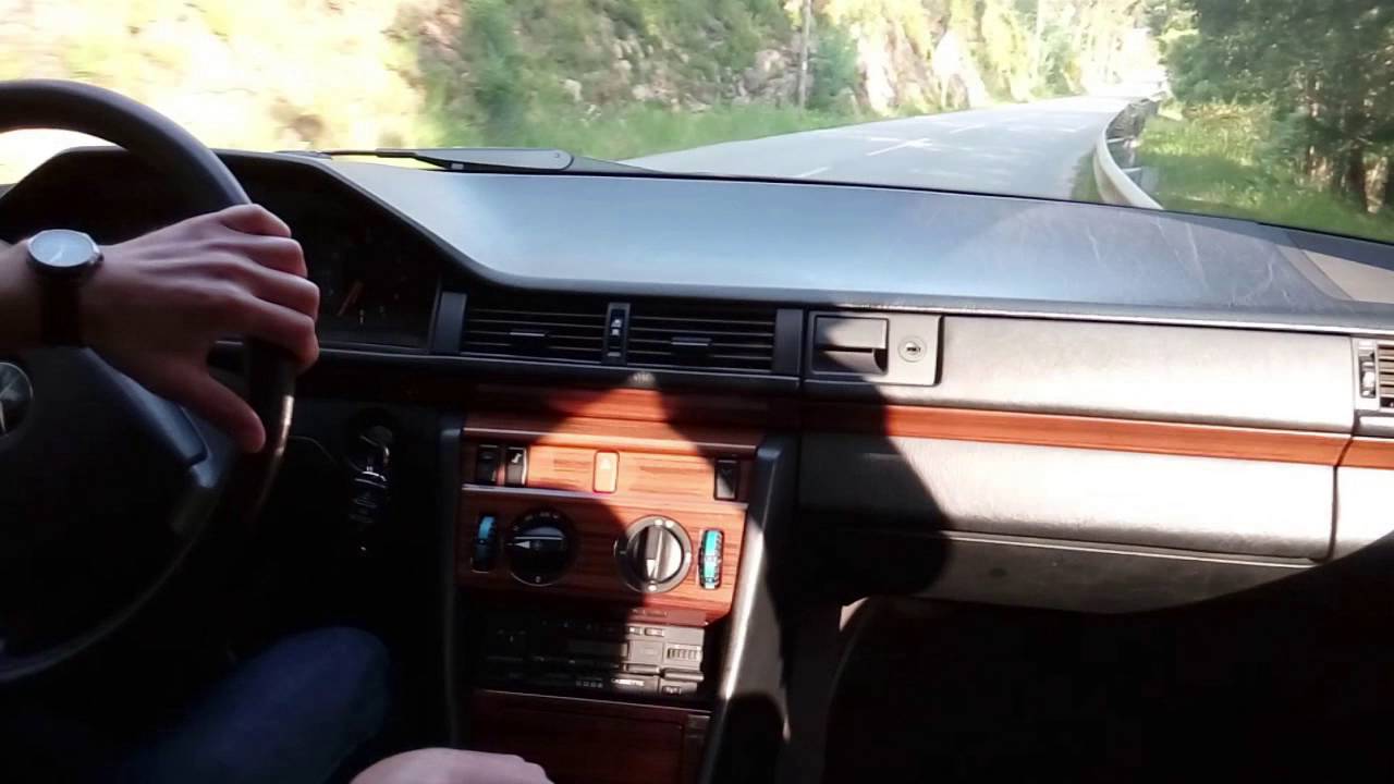 Mercedes Benz W124 200D Driving