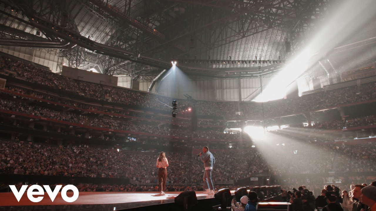Passion, Brooke Ligertwood, Brandon Lake - Honey In The Rock (Live From Passion 2022)