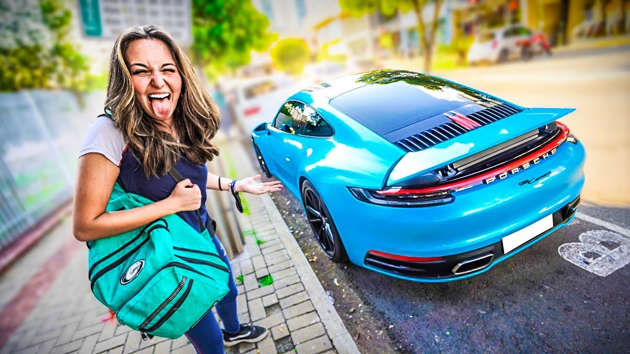 BUSQUEI MINHA IRMÃZINHA DE PORSCHE 911 NA ESCOLA !! * peguei ela no flagra *