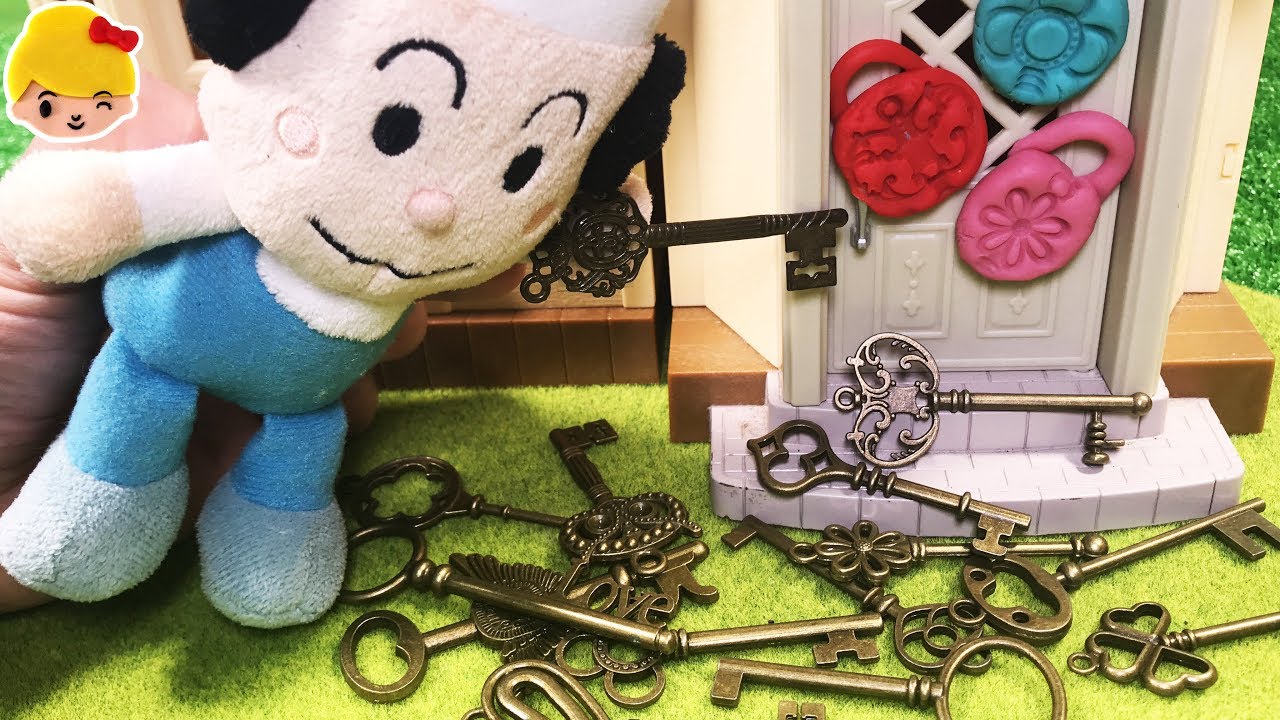 アンパンマン わー！バタコさんのカギがない！どのカギだ？家のドアは開くかな？ ❤ ぬいぐるみ 自販機 コタツ 冷蔵庫 おもちゃ 絵本 アニメ animation Anpanman みーちゃんママ