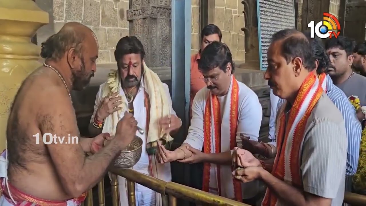 Nandamuri Balakrishna & Boyapati Srinu Visits Simhachalam Temple | Akhanda2 | 10TV Entertainment