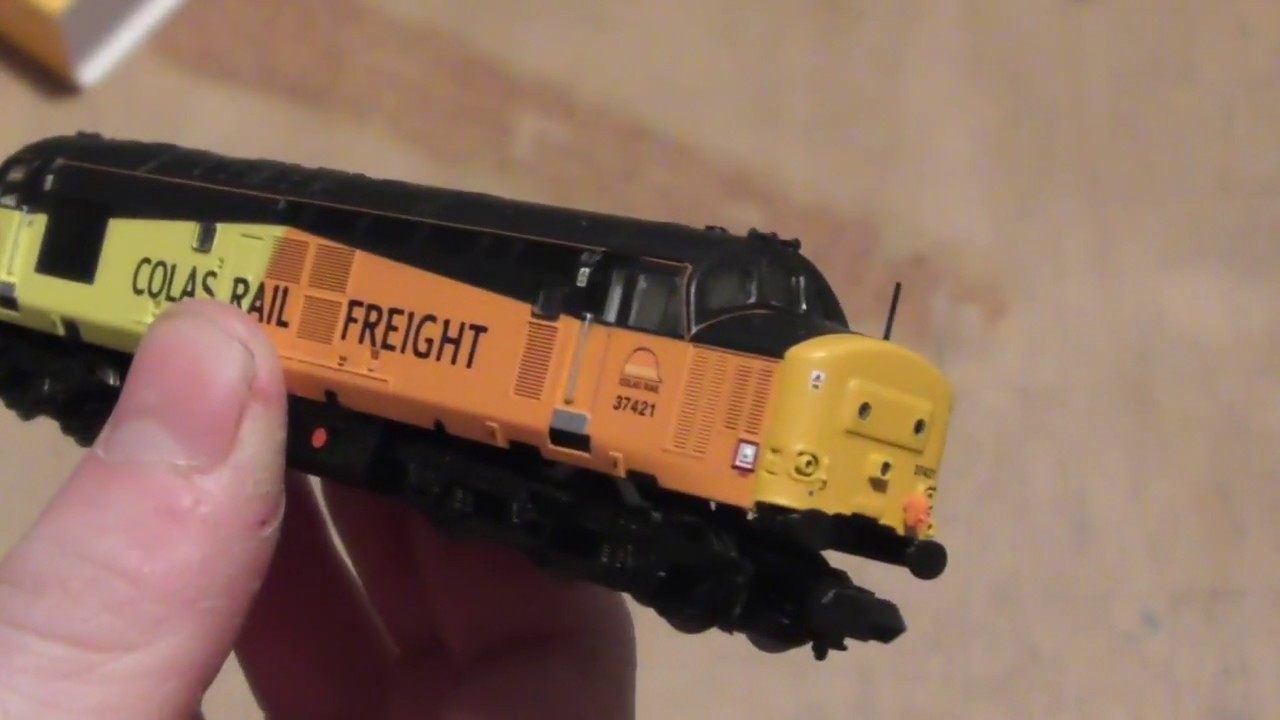 Graham Farish N gauge Colas Class 37 review