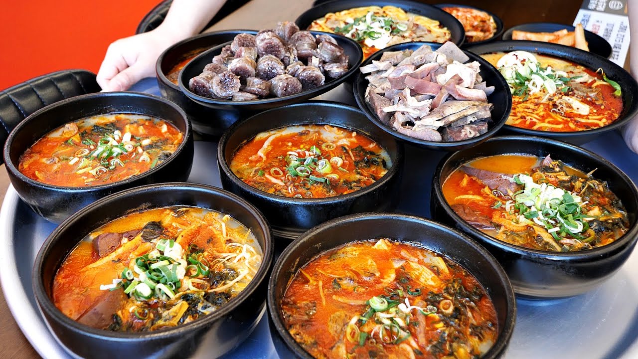 корейская еда для души!! 1000 мисок продаются в день. Gukbap - свиной суп / Korean street food