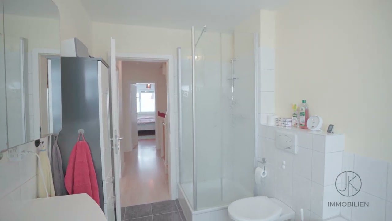 Gepflegtes Reihenmittelhaus mit Dachstudio und Garten in Bremen-Arsten