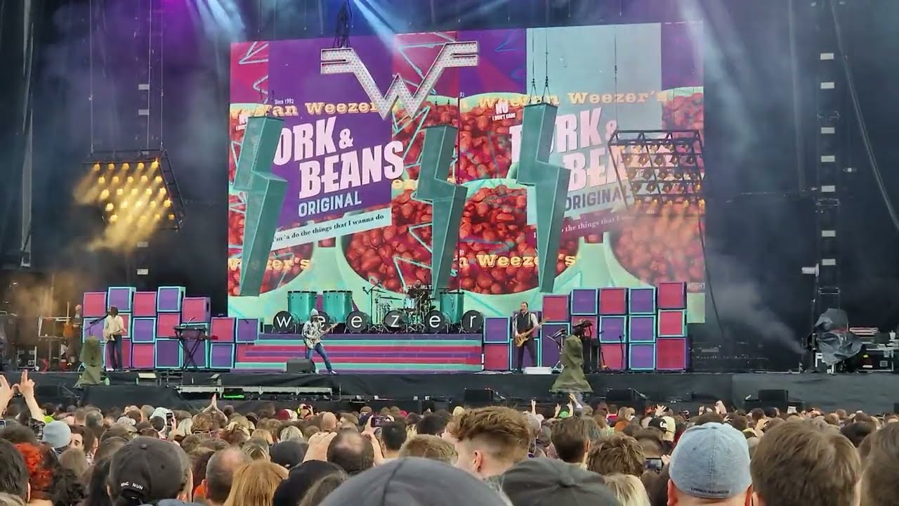 Weezer - Pork and Beans, Live at Bellahouston Park, Glasgow, 29th June 2022