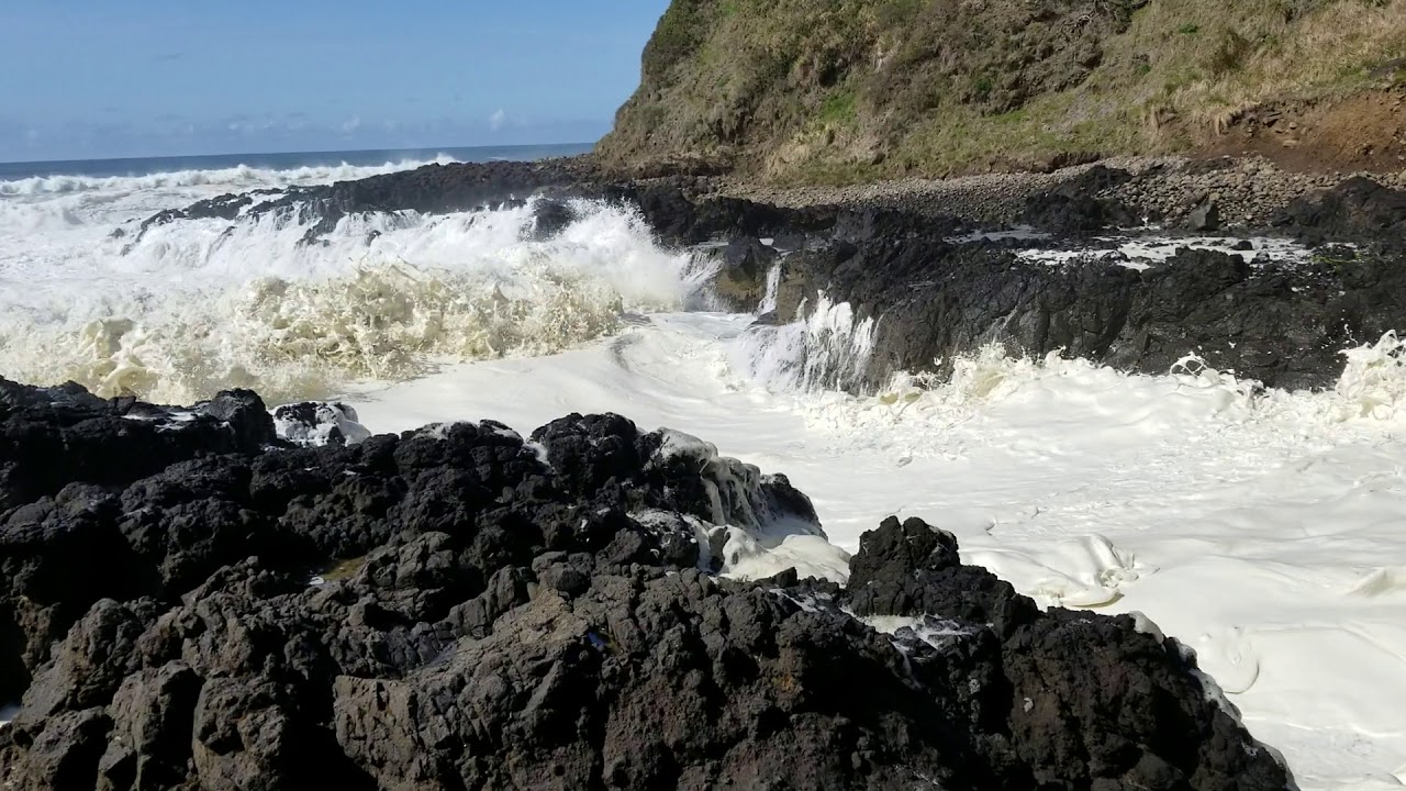 Devil's churn at high tide on the Oregon coast