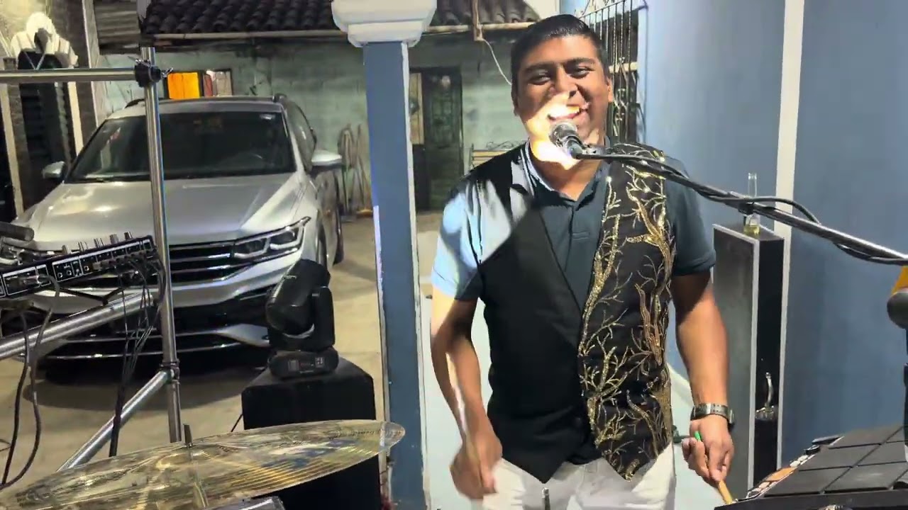 Emilio y sus teclados - pop mixteco 