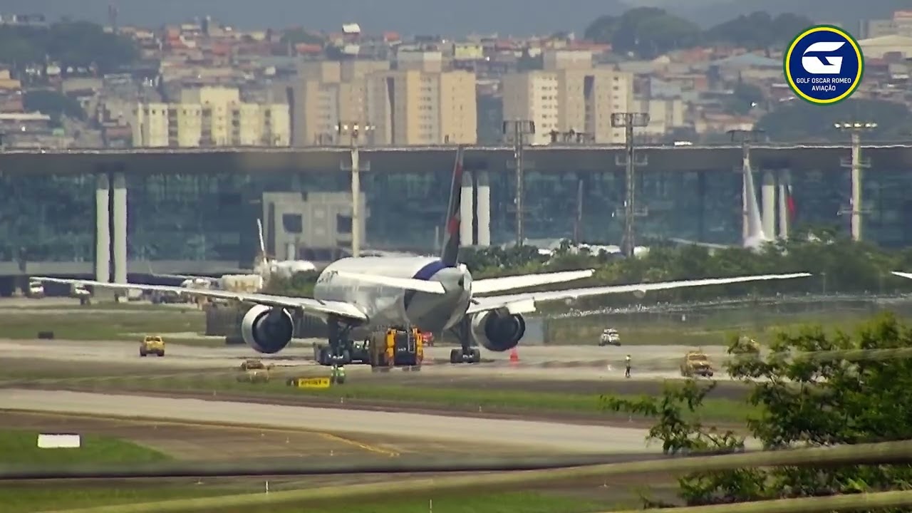 Veja como foi o reboque do B777 que abortou a decolagem em Guarulhos