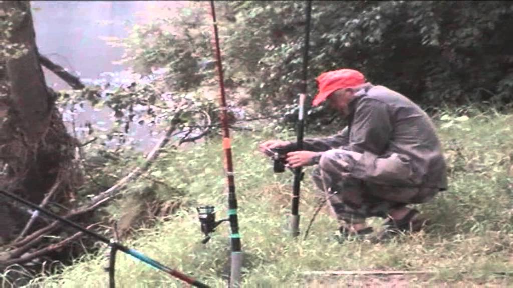 DANIEL CASAGRANDE FISHING ON THE ALLIER RIVER, THE AUVERGNE, FRANCE