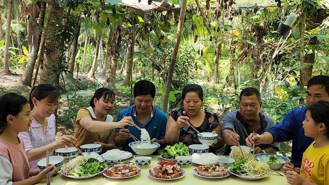 Bữa Sáng Ấm Lòng với Món Bún Heo Quay Nước Tương Tỏi Ớt Để Chuẩn Bị Ra Đồng | TKQ & Family T1293