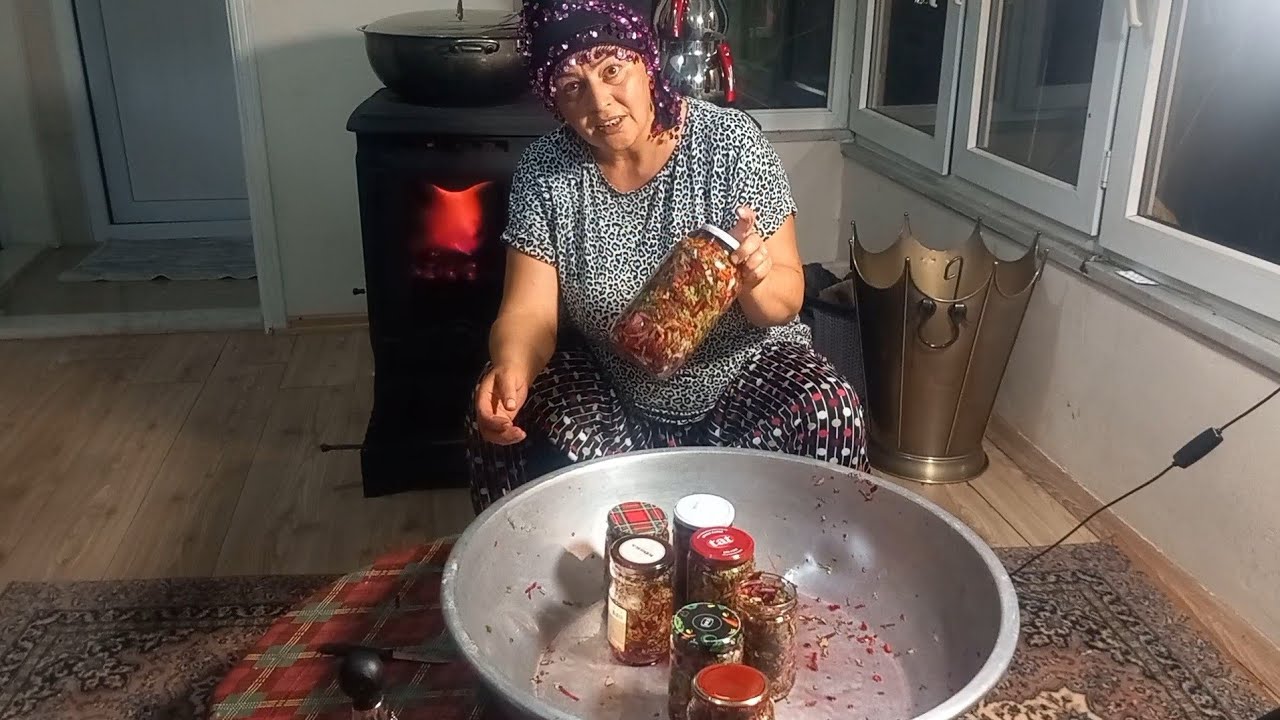 KUZİNEDE YARIN GELCEK MİSAFİRİME HAZIRLIK YAPIYORUM ETLİ BİBER DOLMASI KARIŞIK HARİKA SALATA ‼️‼️‼️