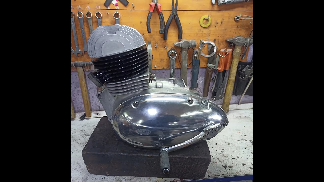 Повністю зібрав двигун JAWA 354-04 1960 р.