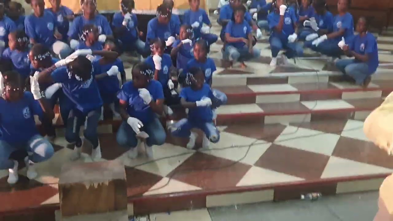 Kitoko avec les Yambote de Saint Pierre Claver de Bacongo.