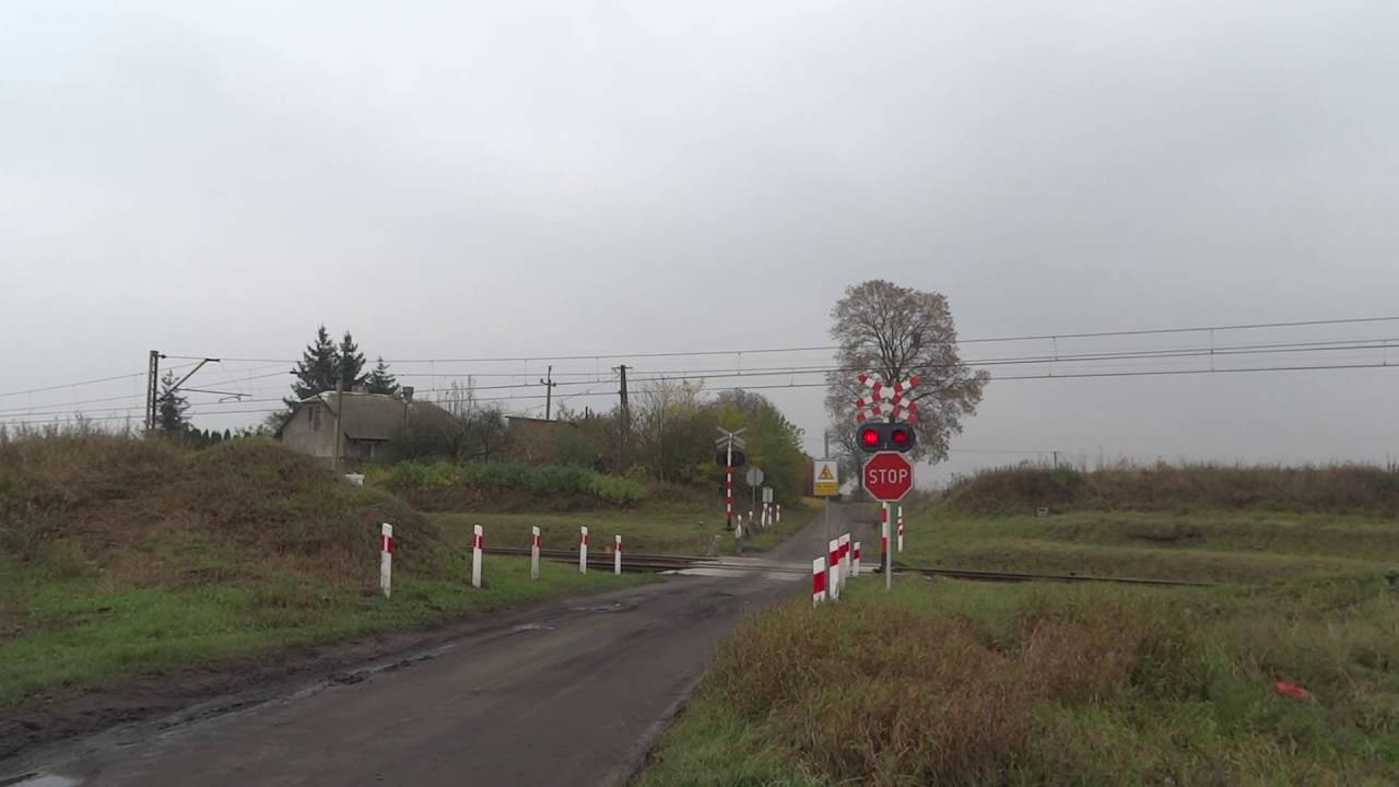 Przejazd Kolejowy Trzebień#2- 4 pociągi (EU07A, ET22+SM42, EU07 i Dragon) (Rp1)