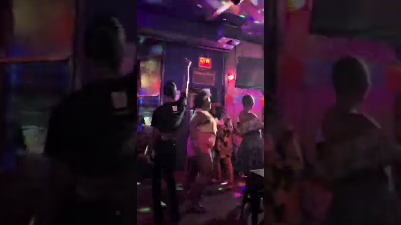Brooklyn Local Spot: MO&rsquo;s Bar &Lounge