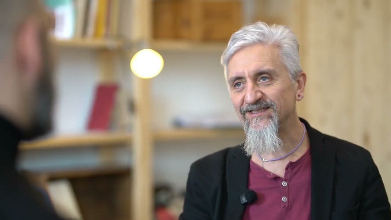Ascanio Celestini si racconta nella rubrica 