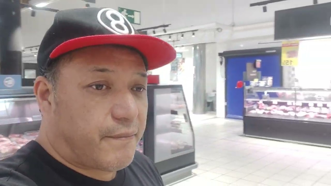 Recuerdos en el verano pasando por el centro comercial Carrefour Alicante locales cerrados 