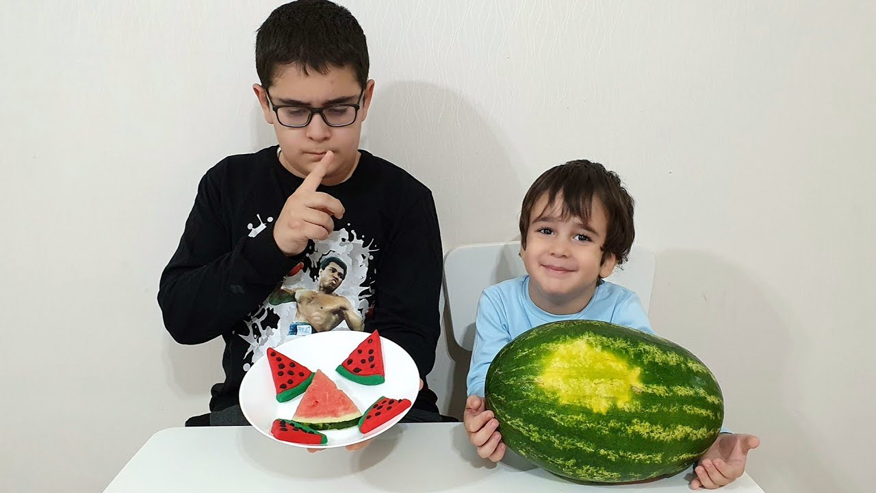 Berat ile Birlikte Buğraya Karpuz Şakası Yaptık